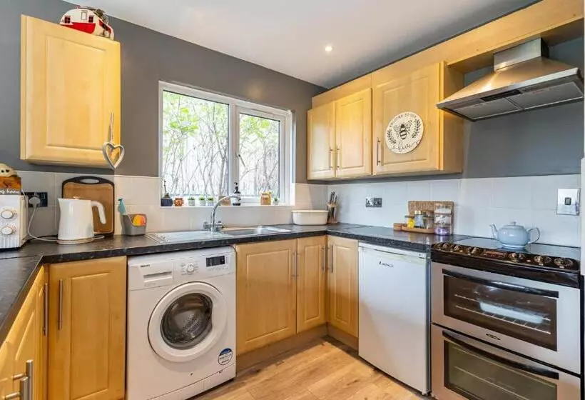 Central Apartment 3b