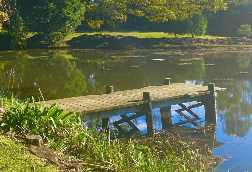 پانسیون Maleny Lake Cottages