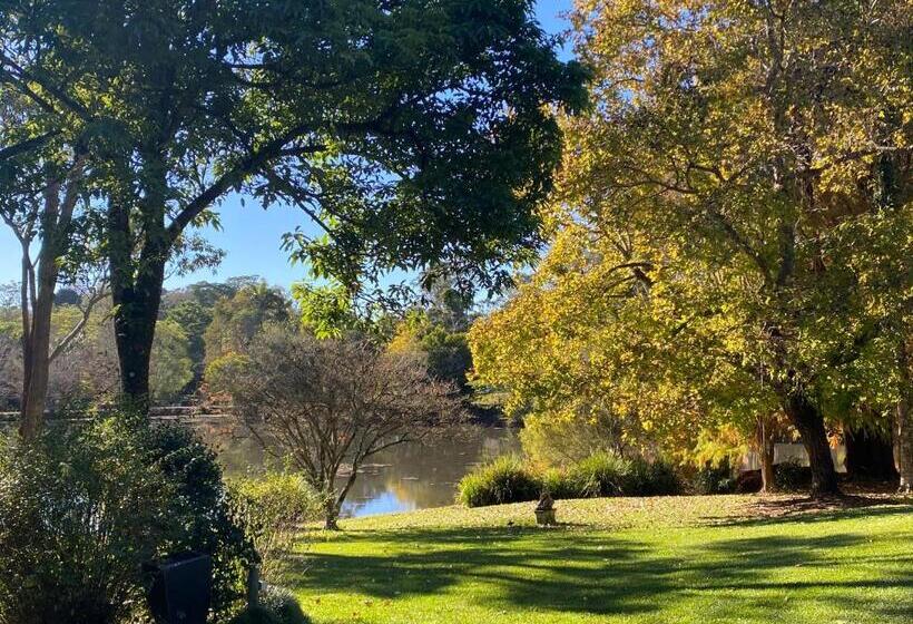 پانسیون Maleny Lake Cottages