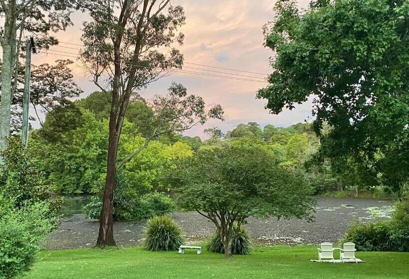 پانسیون Maleny Lake Cottages