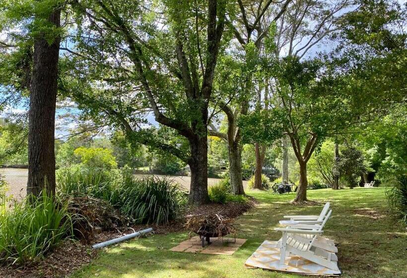پانسیون Maleny Lake Cottages
