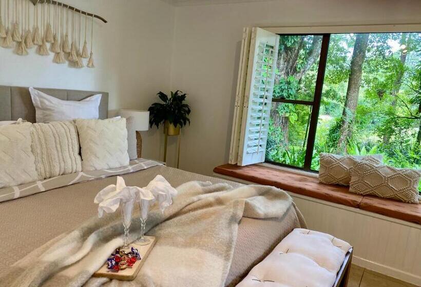 پانسیون Maleny Lake Cottages
