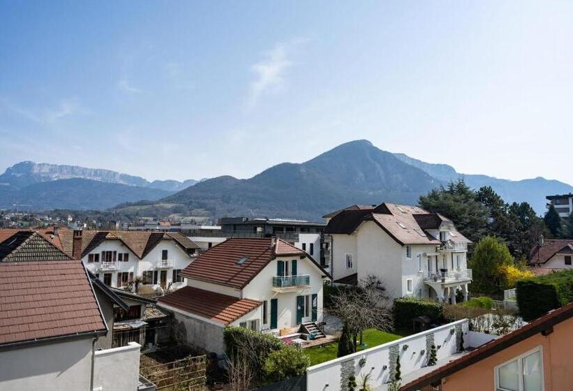 The Bells Charming T2 Near The Lake