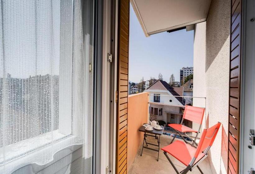 The Bells Charming T2 Near The Lake