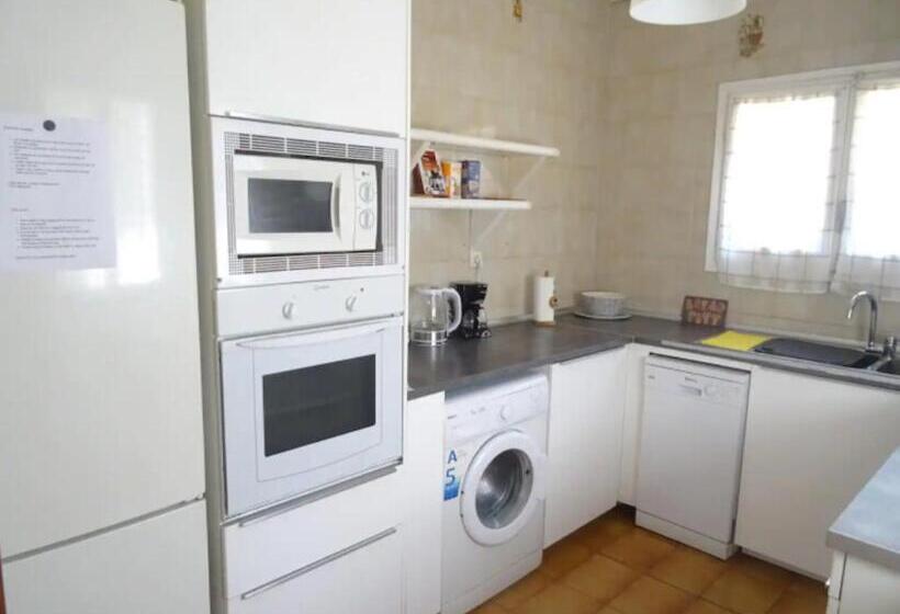 Villa With Garden Next To The Beach