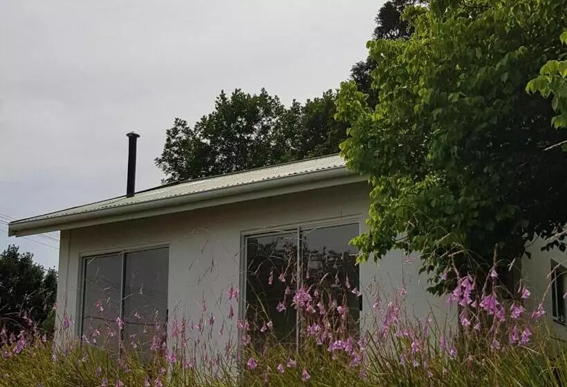 تختخواب و صبحانه The Cottage On The Corner