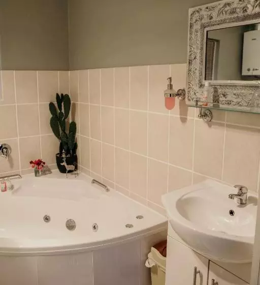 تختخواب و صبحانه The Cottage On The Corner