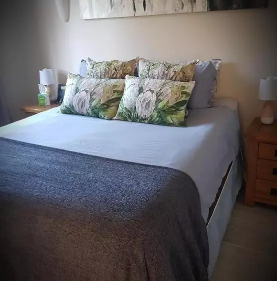 تختخواب و صبحانه The Cottage On The Corner