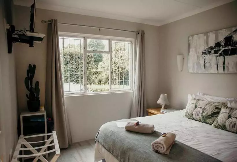 تختخواب و صبحانه The Cottage On The Corner