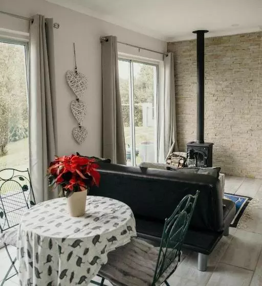 تختخواب و صبحانه The Cottage On The Corner