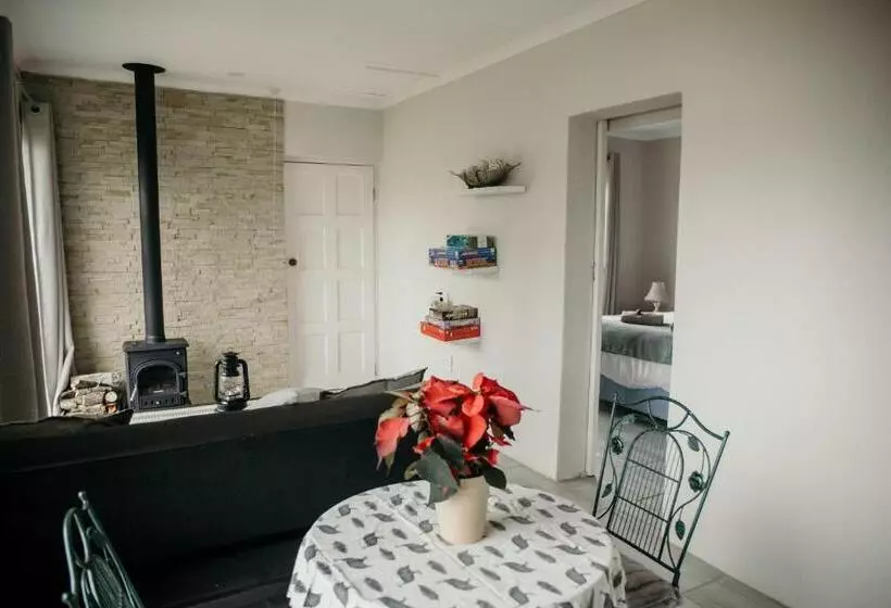 تختخواب و صبحانه The Cottage On The Corner