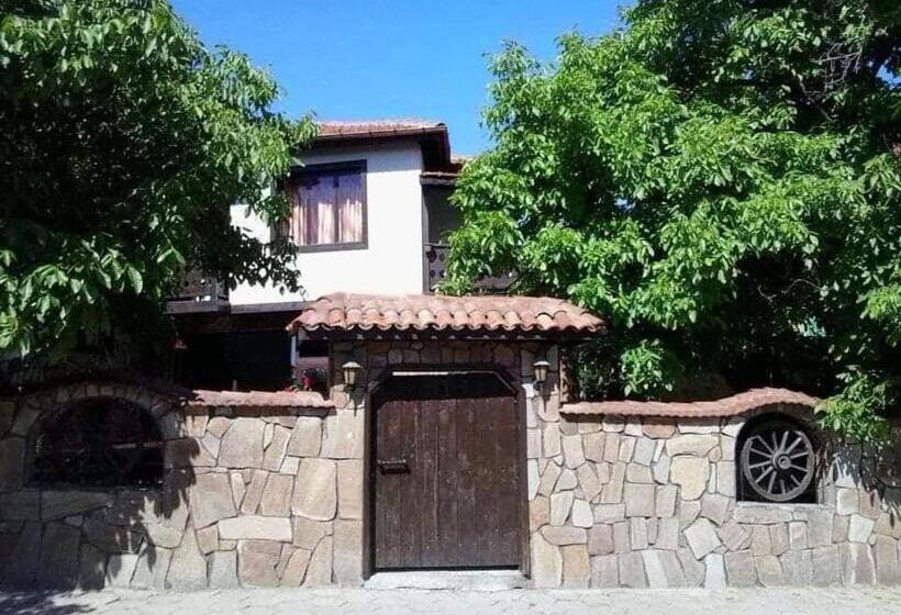 Hotel семеен хотел национал