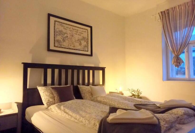 Lankás Vendégház Hollókő