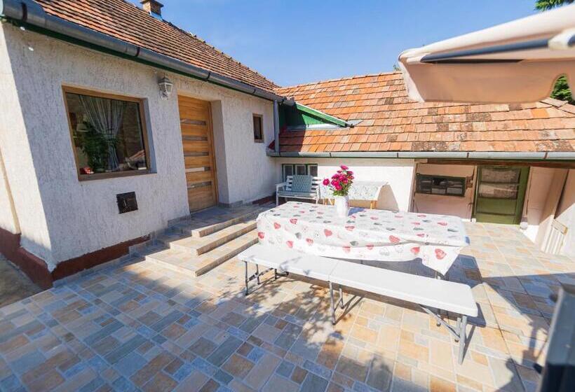 Lankás Vendégház Hollókő