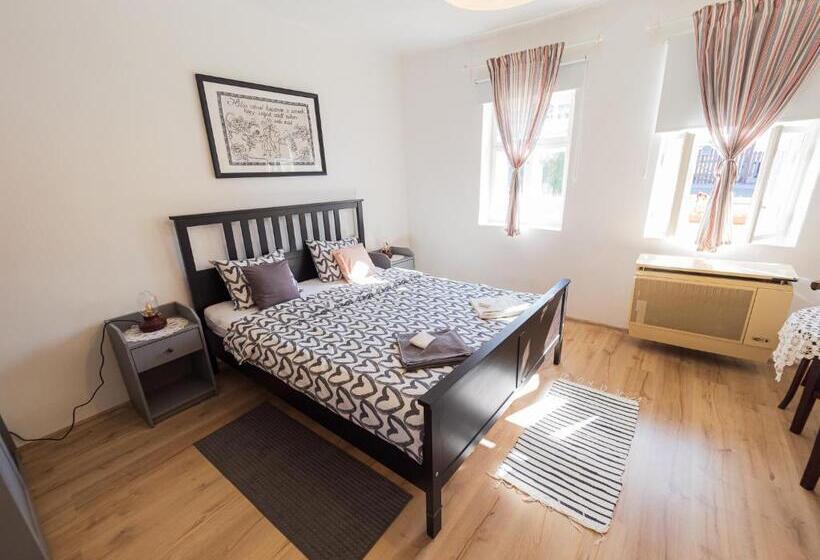 Lankás Vendégház Hollókő