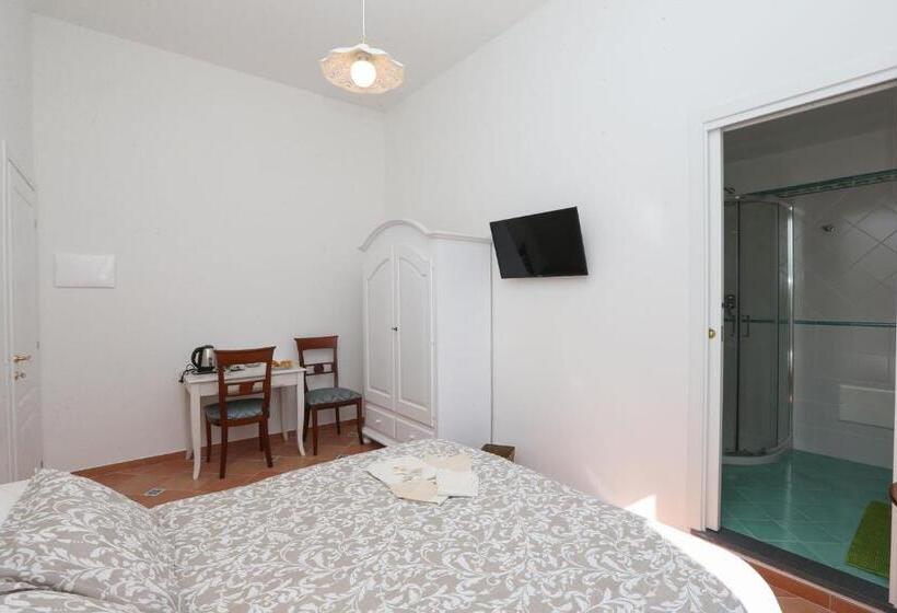 بنسيون La Cascata