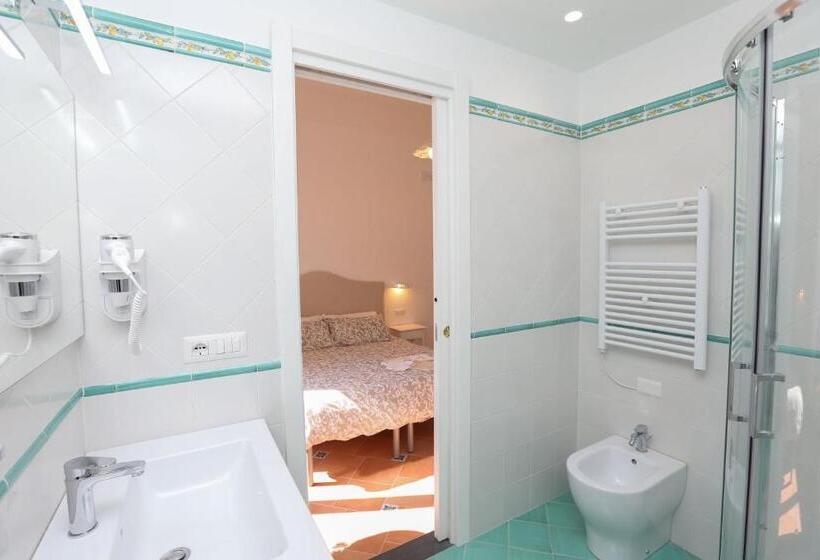 بنسيون La Cascata