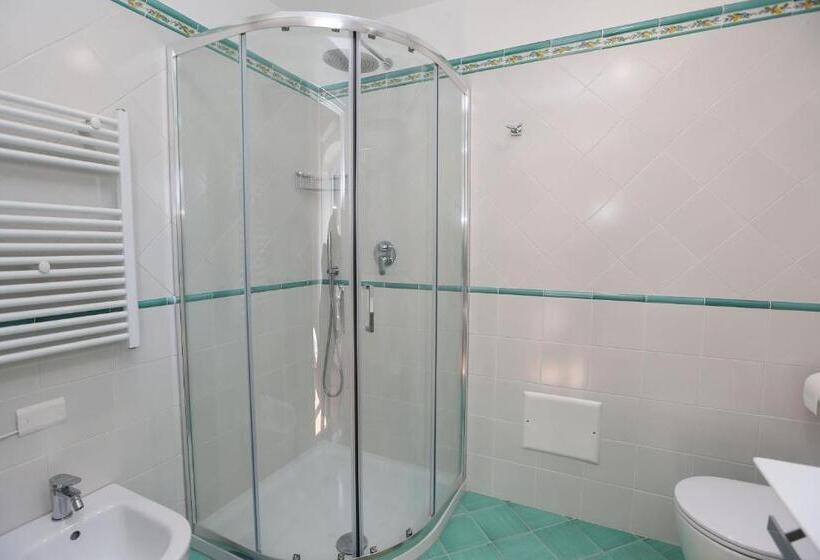 بنسيون La Cascata