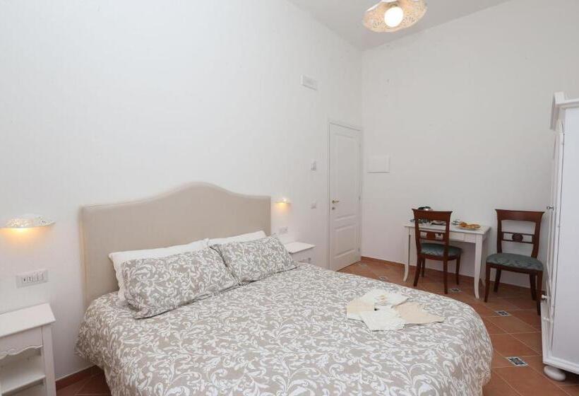 بنسيون La Cascata