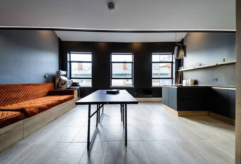 The Luxury Penthouse By Sasco Apartments