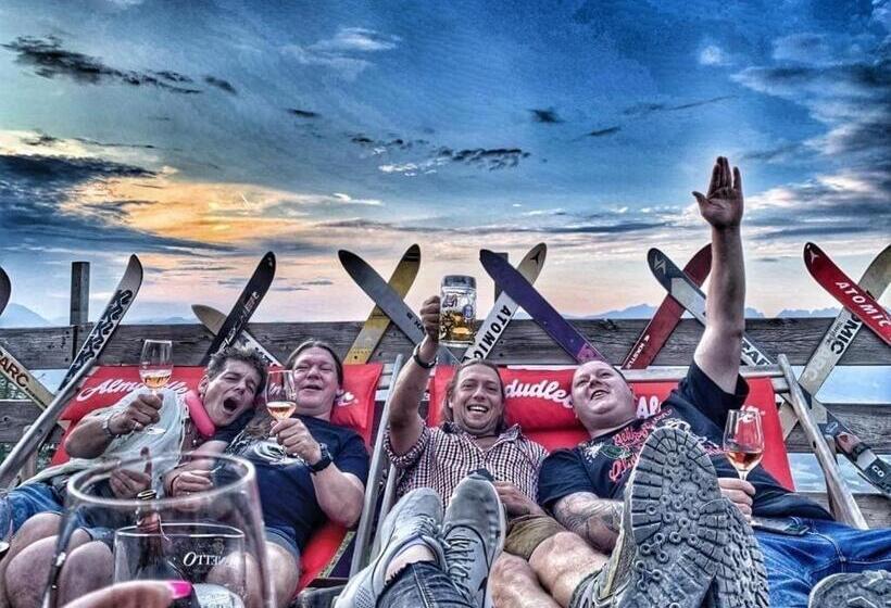 هاستل Hocheckhuette On Top Of The Kitzbuehel Hahnenkamm Mountain