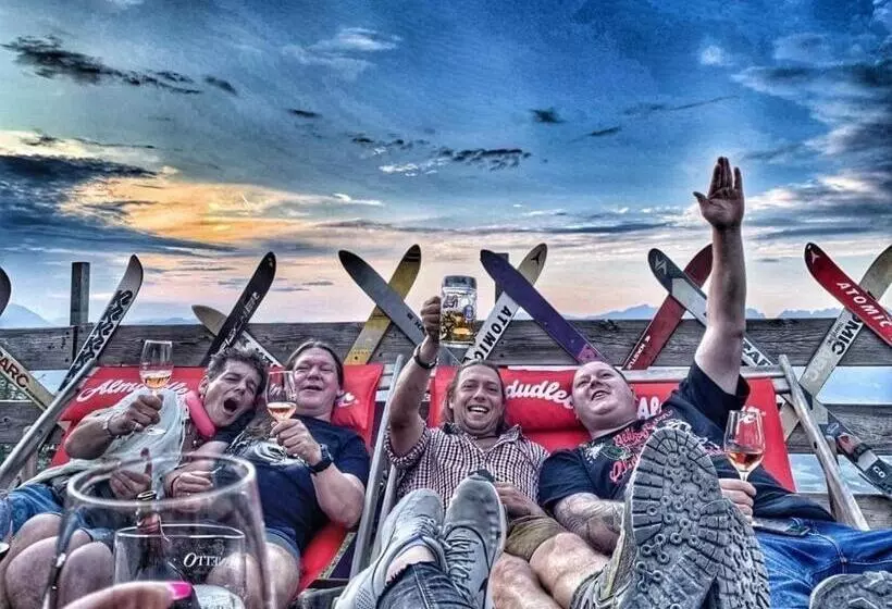 هاستل Hocheckhuette On Top Of The Kitzbuehel Hahnenkamm Mountain