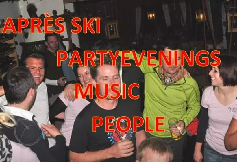 هاستل Hocheckhuette On Top Of The Kitzbuehel Hahnenkamm Mountain