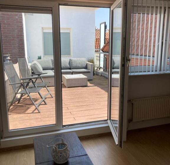 Beach House Hollywood