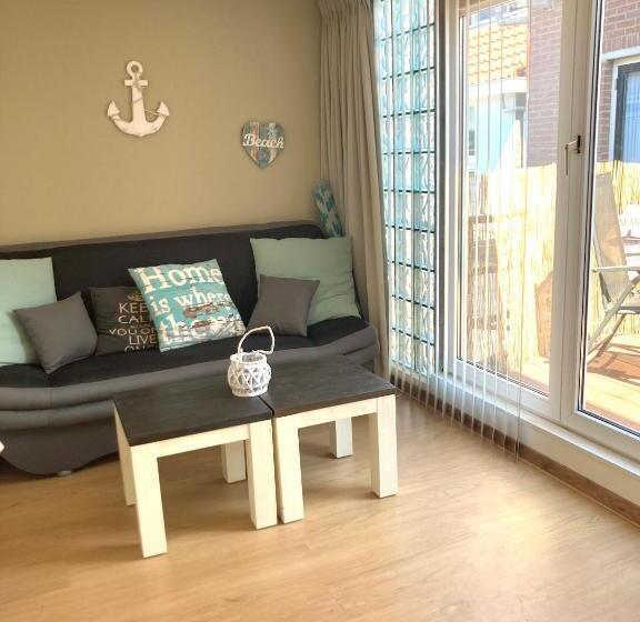 Beach House Hollywood