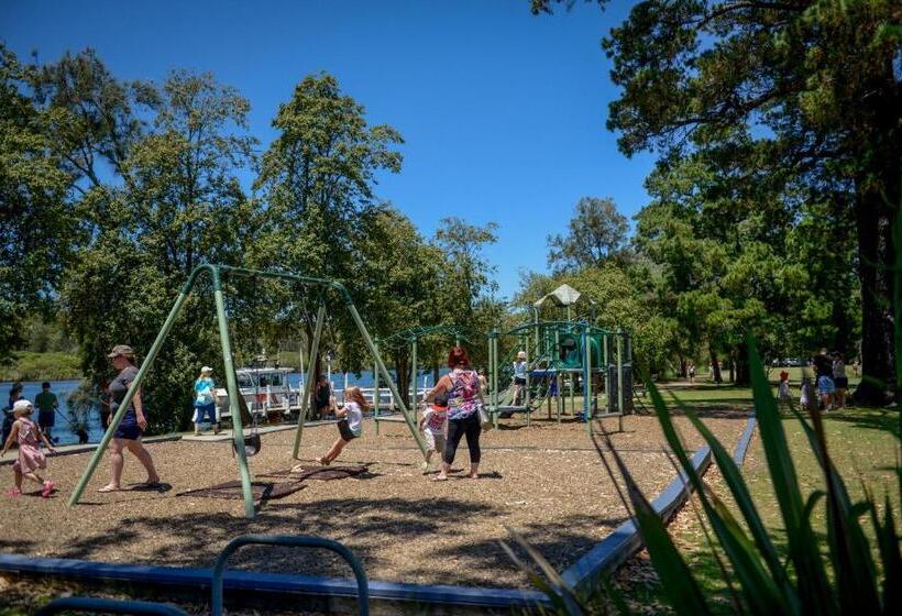 אתר נופש Calm Waters Waterfront Cottages