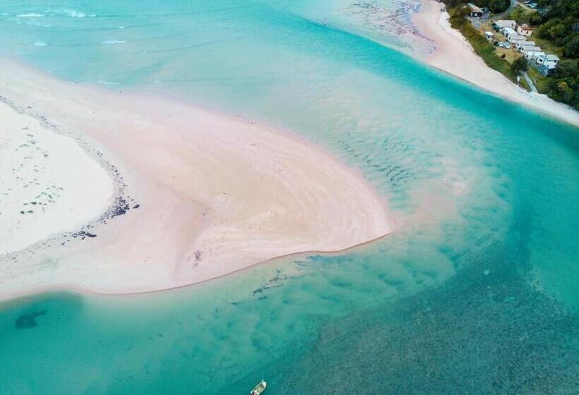 אתר נופש Calm Waters Waterfront Cottages