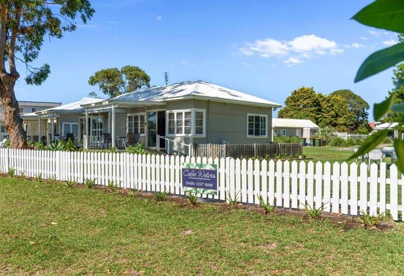 אתר נופש Calm Waters Waterfront Cottages