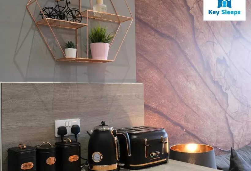 Keysleeps Studio Apartment   Northamptonshire   Leisure & Contractors