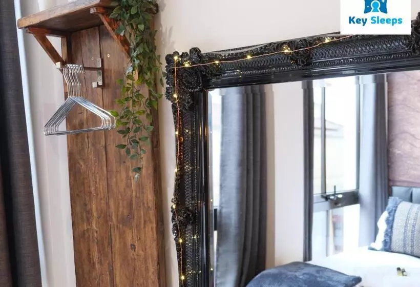 Keysleeps Studio Apartment   Northamptonshire   Leisure & Contractors