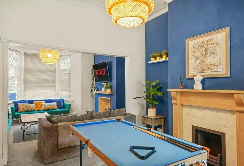 Large Central Cardiff House   Games Room   Sleeps 12