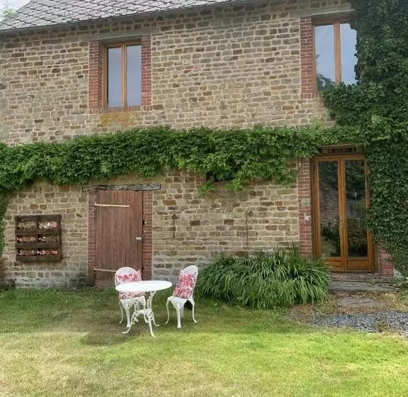 Les Rouges Terres Gites   La Vieille Grange