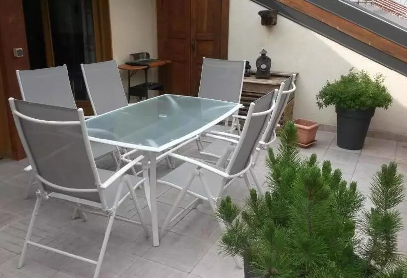 Majatalo A La Bouge Hôtes