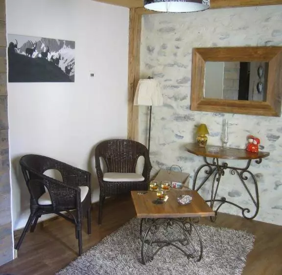 Majatalo A La Bouge Hôtes