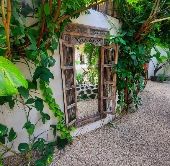 پانسیون Sannyas Boutique