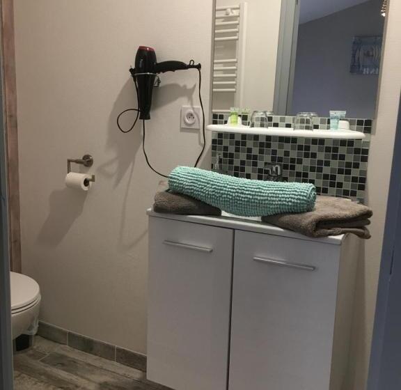 민박 Les Chambres Du Roc