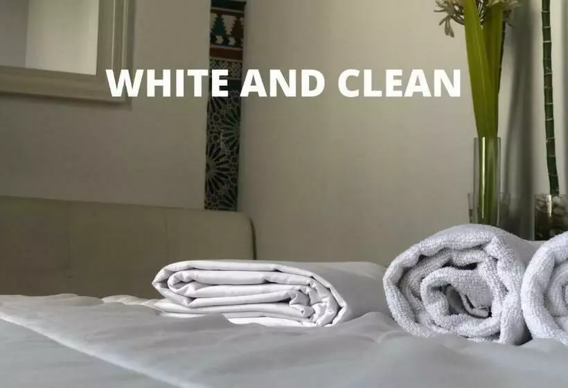 ペンション Lion Hostel By Kitesurf Tarifa