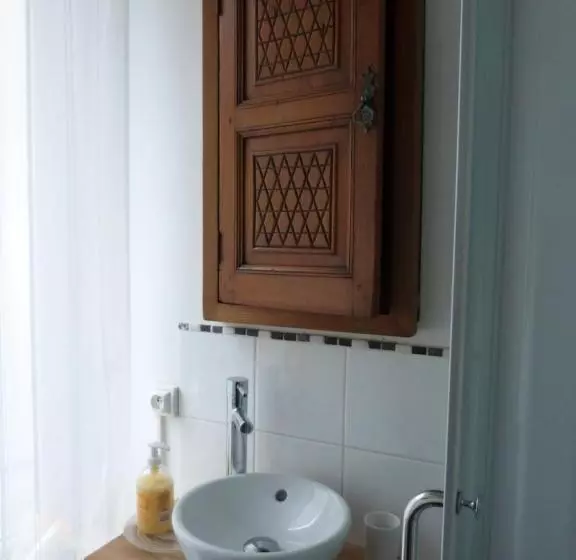 ベッドアンドブレックファースト Chambre D Hôtes La Grotte De Voltaire