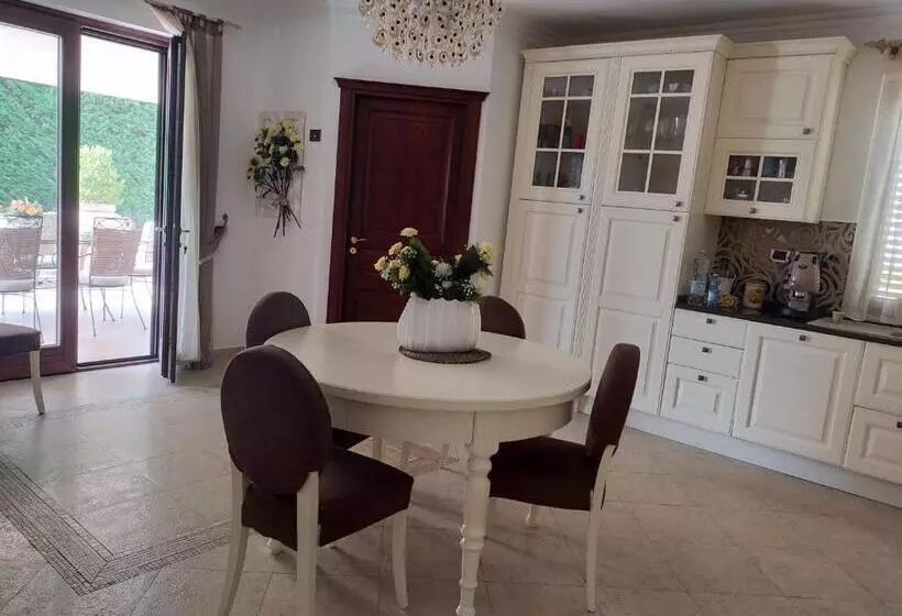 Aamiaismajoitus (B&B) Villa Fontana Saia