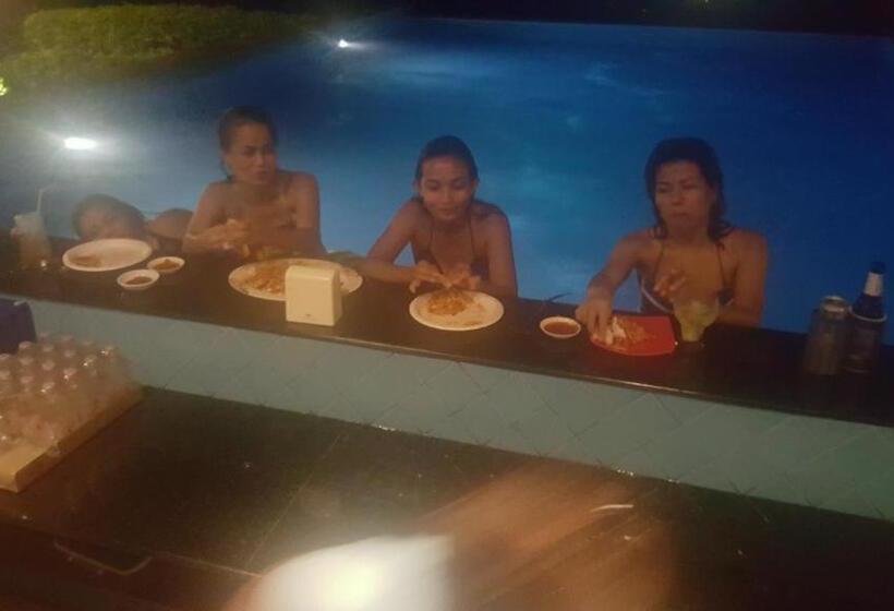 Hotelli Baan Chom View Kamala Sha Plus