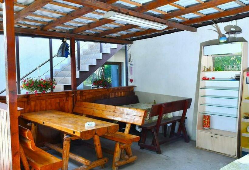 פנסיון Casa Kmy