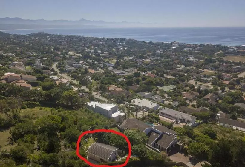 ペンション The Holliday Pad