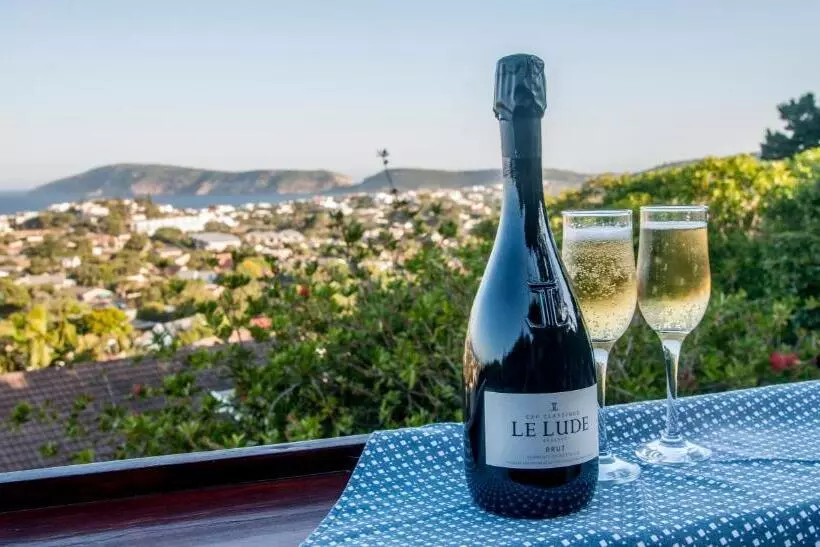 ペンション The Holliday Pad