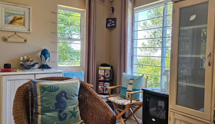 Пансион The Holliday Pad