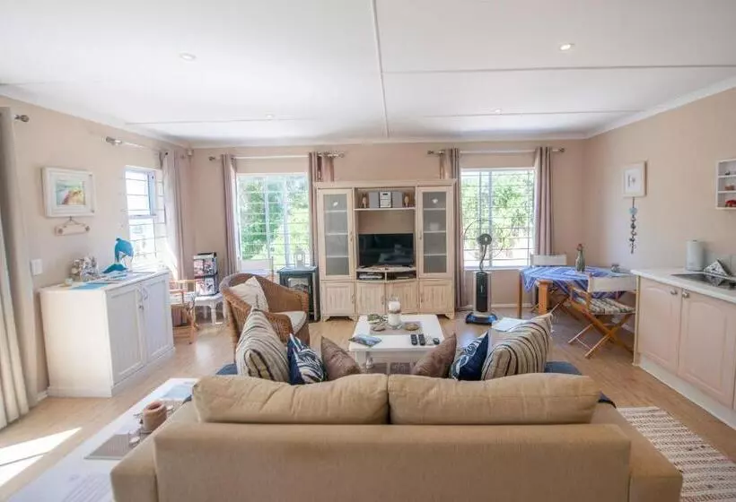 ペンション The Holliday Pad