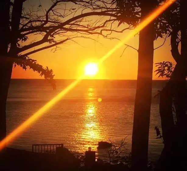 Majatalo Villa Milagros Dive Inn Anilao